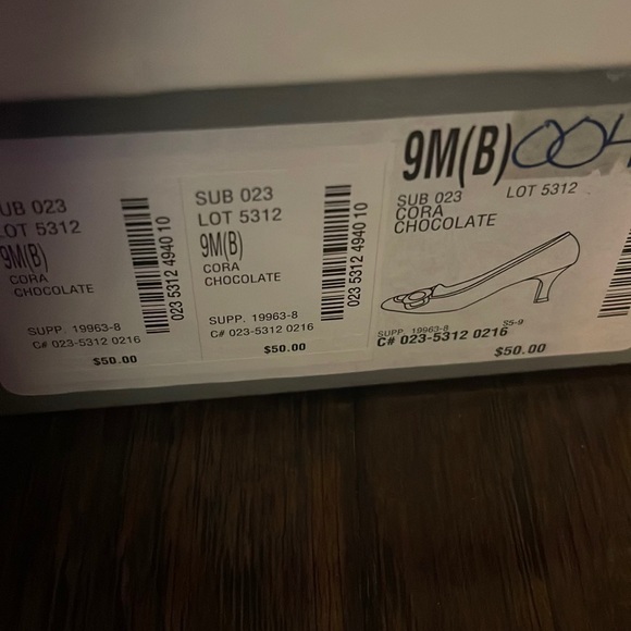 Woman’s brown size 9 heels - Picture 7 of 10